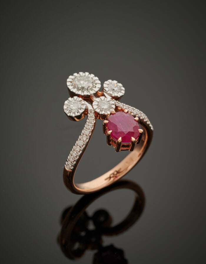 BAGUE "duchesse" en or rose (750‰) ajouré, serti de diamants taille brillant et…