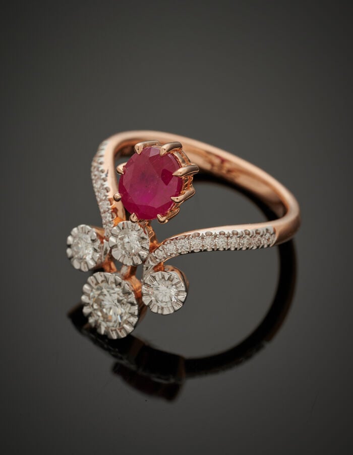 BAGUE "duchesse" en or rose (750‰) ajouré, serti de diamants taille brillant et…