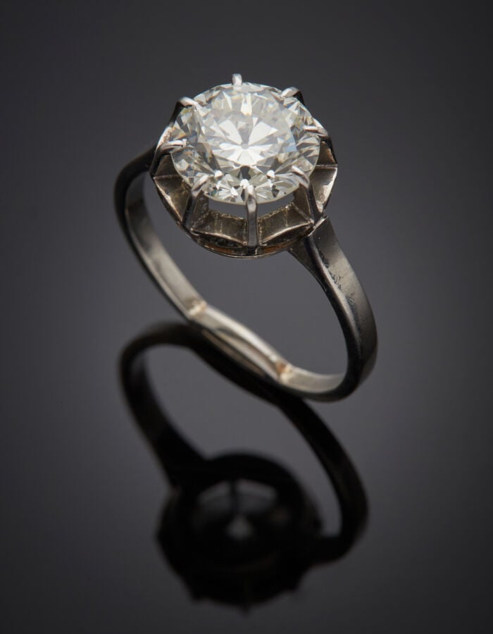 BAGUE en platine (950‰) serti d'un diamant taille ancienne pesant 2,31 carats.…