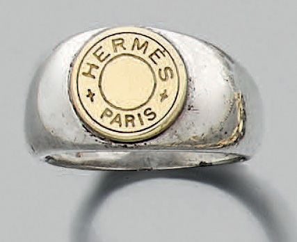 BAGUE jonc en argent (925 millièmes) surmontée d'une pastille en or jaune (750 millièmes) cisel