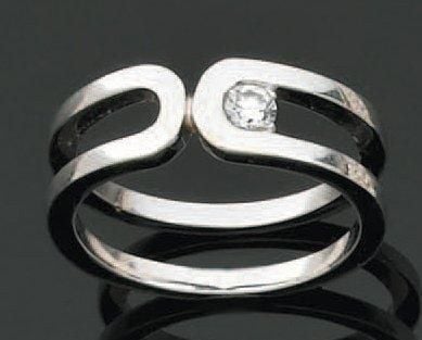 BAGUE «Maillon» pour homme en or gris ajouré serti d'un diamant taille brillan