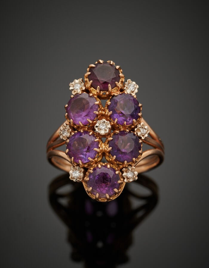 BAGUE "marquise" en or rose (750‰) ajouré, serti de six améthystes rondes et pe…