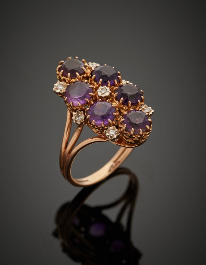 BAGUE "marquise" en or rose (750‰) ajouré, serti de six améthystes rondes et pe…