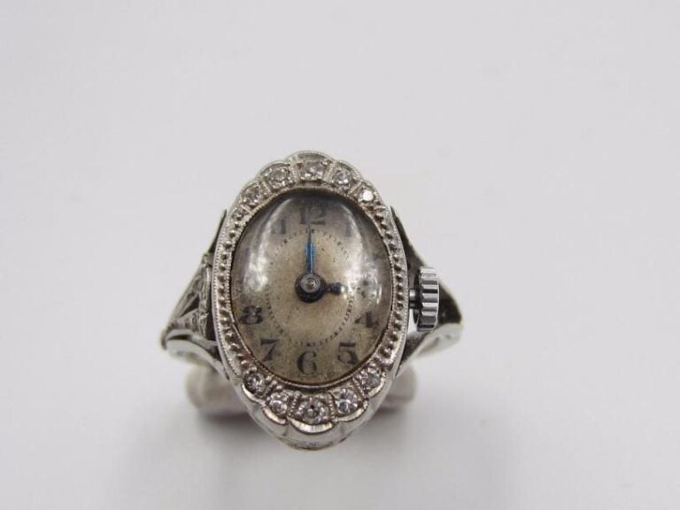 BAGUE MONTRE en platine (950 millièmes
