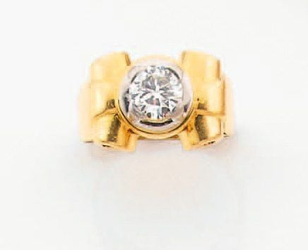 BAGUE « noeud stylisé » en platine et or jaune serti d'un diamant de taille brillan