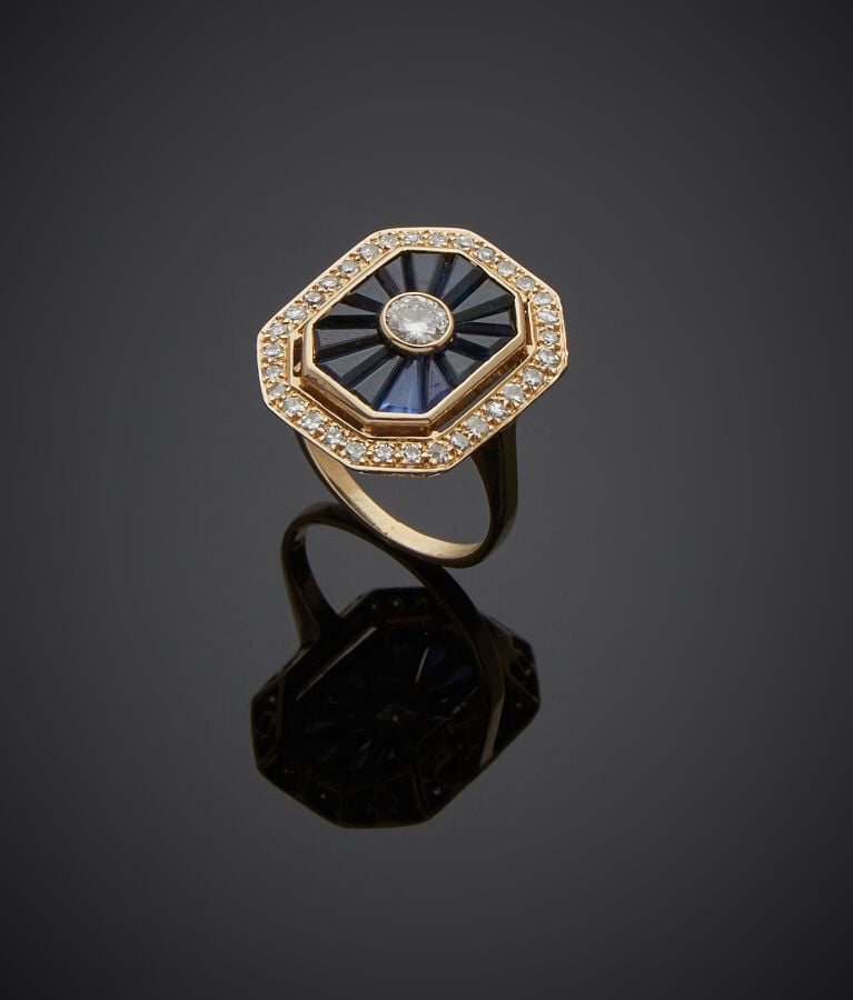 BAGUE octogonale en or jaune (750‰) serti d'un diamant taille brillant, entouré…