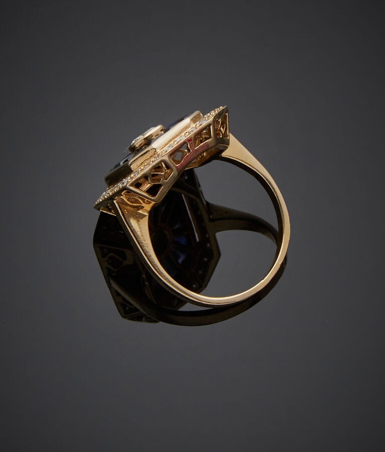 BAGUE octogonale en or jaune (750‰) serti d'un diamant taille brillant, entouré…