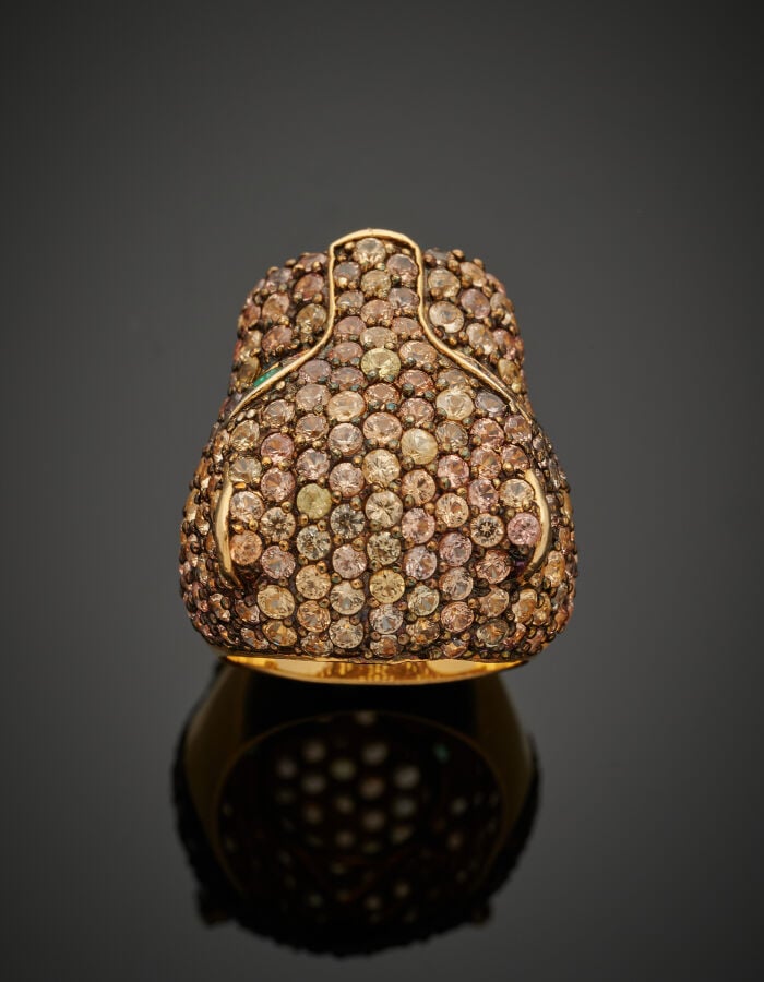 BAGUE "panthère" en vermeil et argent noirci (925‰) pavé d'un camaïeux de saphi…
