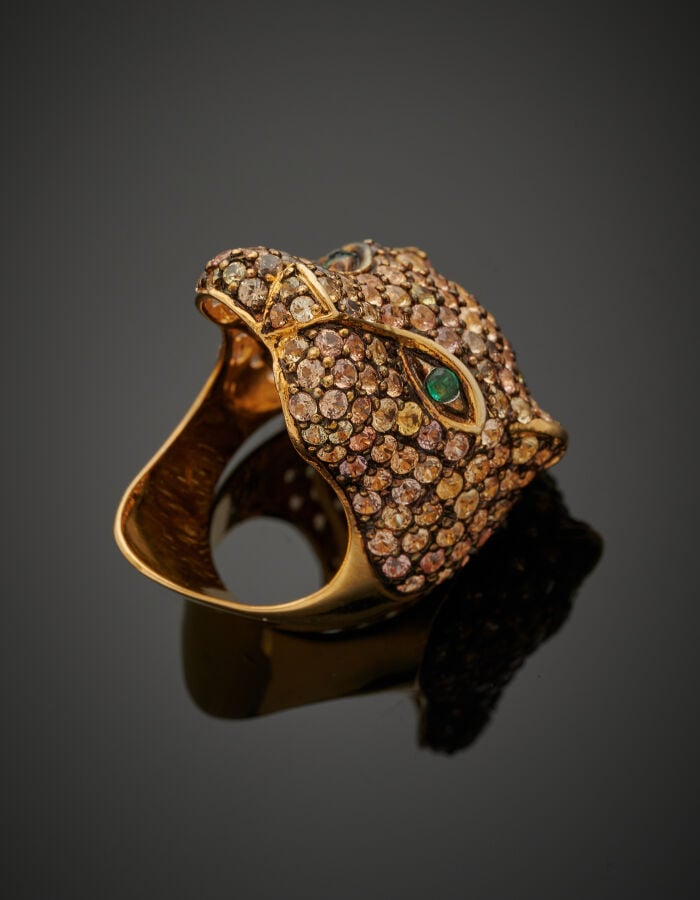 BAGUE "panthère" en vermeil et argent noirci (925‰) pavé d'un camaïeux de saphi…
