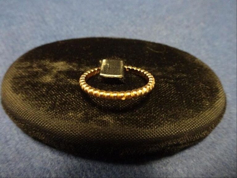Bague " perlée " en or rose 18K (750°/00) Signées et numérotée TDD : 54 Poids : 2,3 g
