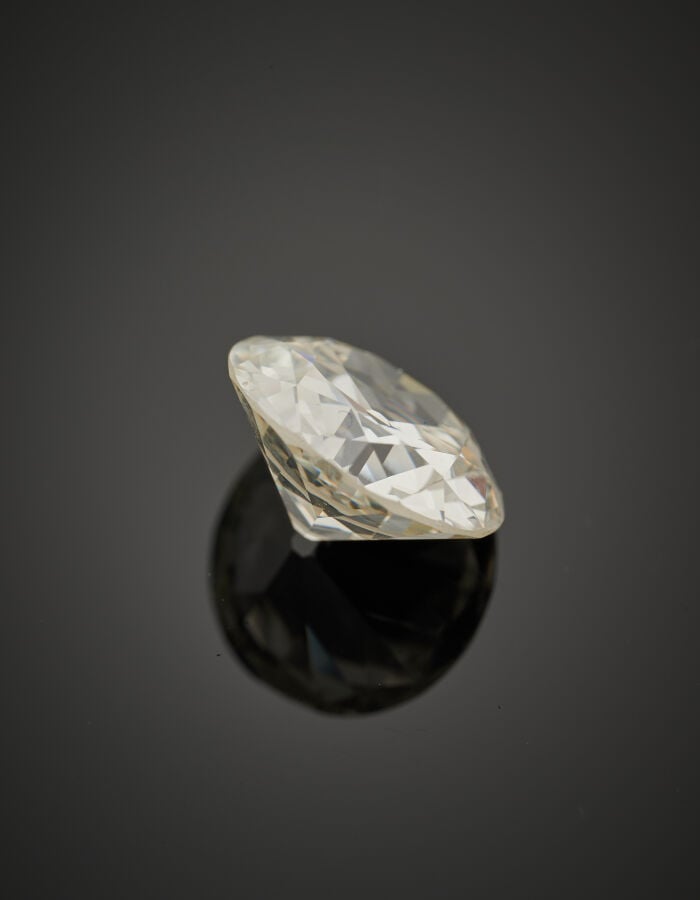 BAGUE "solitaire" géométrique en platine (min. 800‰) et or gris (750%) finement…