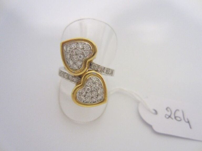 BAGUE « toi et moi» en or gris et or jaune (750 millièmes) à motifs de coeurs serti de pavages de diamant