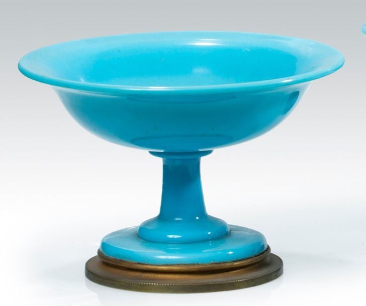 Baguier sur pied en opaline de cristal turquoise; base en bronze dor