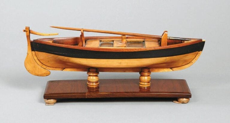 BARQUE-ENCRIER DE BUREAU réalisée en bois clair et bois teint