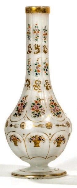 * Base de narguileh en opaline blanche et motifs floraux
