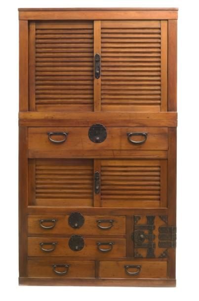 Beau meuble de commerçant à deux corps (chodansu) en bois de cyprès japonais (hinoki
