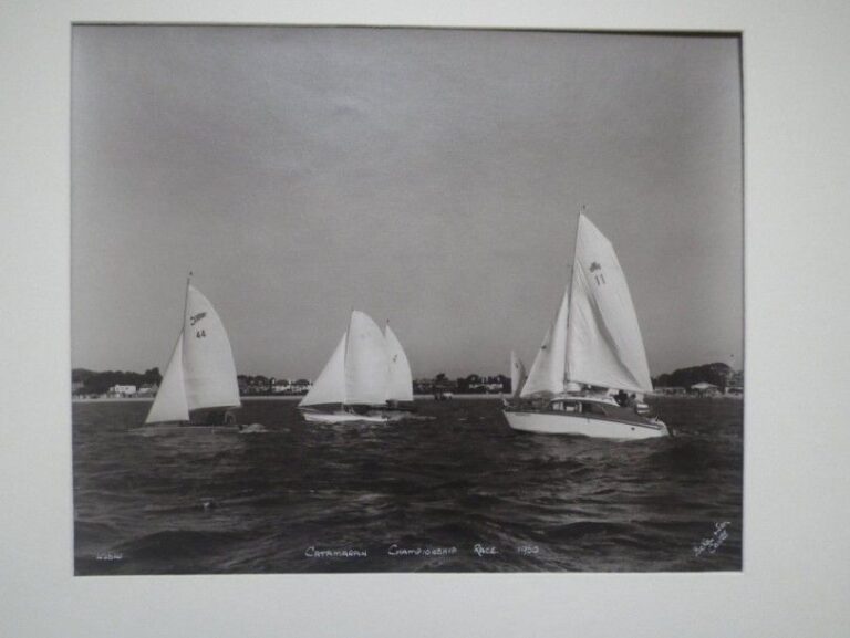 Beken et Son «Catamaran championship Race 1960» Photographie en noir et blanc, signée et légendé