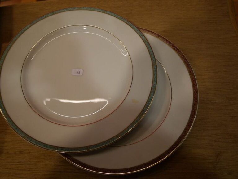 BERNARDAUD : Partie de service assiettes de présentation, dessert,  et plates