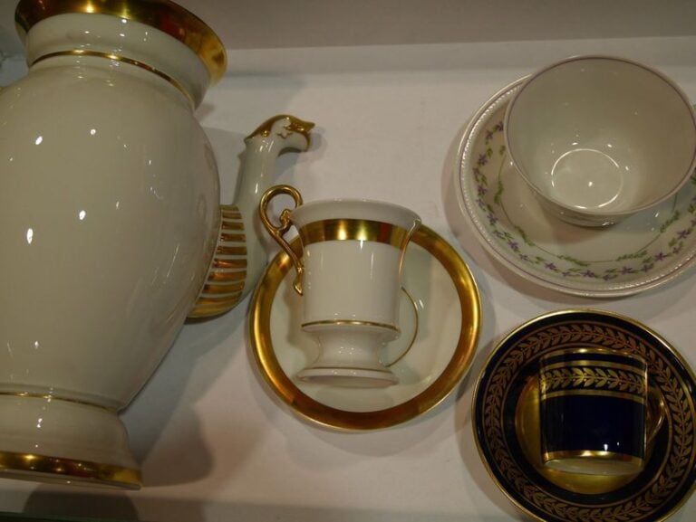 BERNARDAUD : Tasses à moka bleues, Un service à café 15 pièce