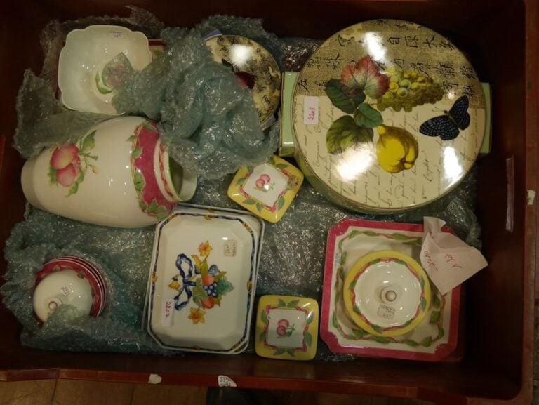 BERNARDAUD : Vase, boîte , plat Borghese, 2 vases poésie , vase et boîte Garance
