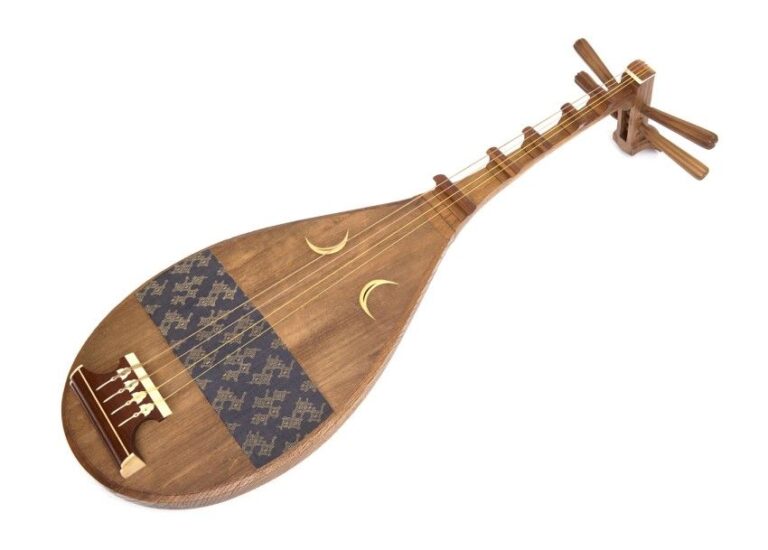 Biwa en bois, instrument de musique japonais proche du luth mais avec un manche très cour