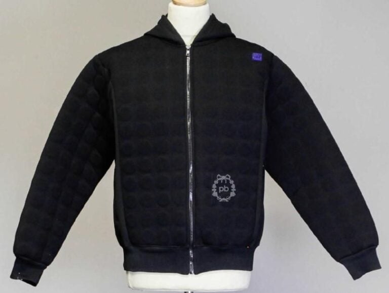 BLOUSON à capuche pour Homme en 'foam back' noir à décor de pastilles, fermeture éclair, deux poches zippées (TM)