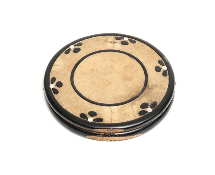Boite à calligraphie de forme ronde, laquée noire (suzuribako