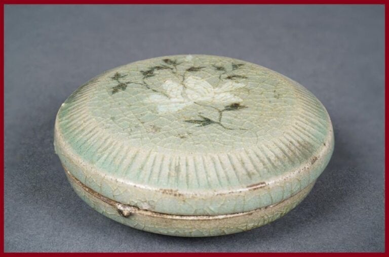 BOITE A FARD / COSMETIQUES LENTICULAIRE EN CERAMIQUE CELADON