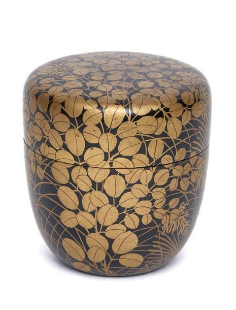 BOÎTE À THÉ natsume entièrement décorée de trèfles du Japon (hagi) et de plantes susuk
