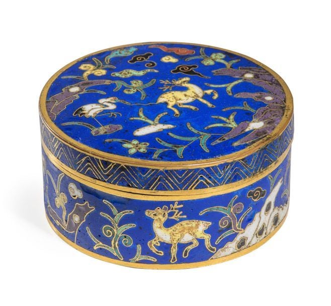 BOÎTE CIRCULAIRE EN EMAUX CLOISONNES SUR BRONZE