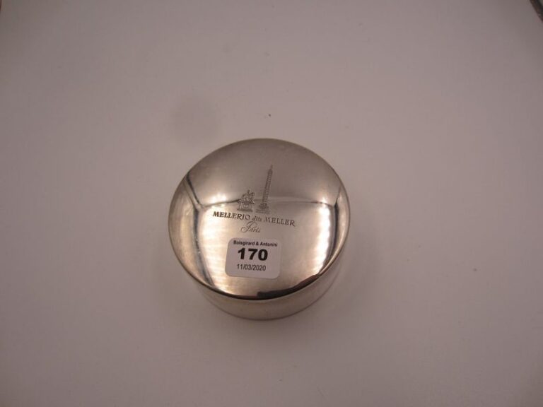Boîte circulaire en métal argenté gravée "Mellerio dits Meller, Paris" sur le couvercl
