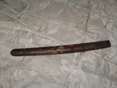 Bokuto, sabre de docteur japonais, ère Edo (16031868) ca 1750 laqué rouge avec emblème familial gravé et inscriptions en m arqueteri