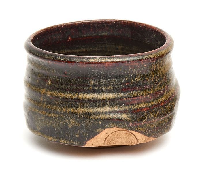 Bol à thé Oribe en forme de sabot, avec un mon Tokugaw