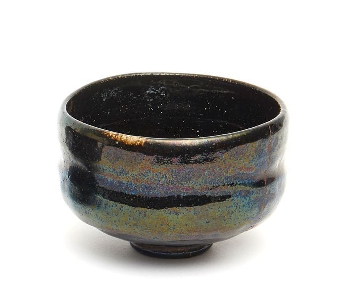 Bol à thé Raku avec un sceau Kônyû et urushi naoshi (restauration à la laque
