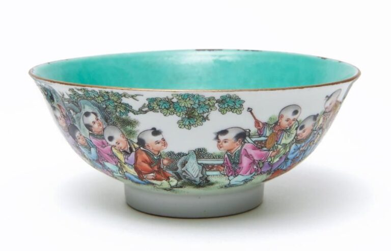 Bol chinois en porcelaine de style fencai ou «famille rose