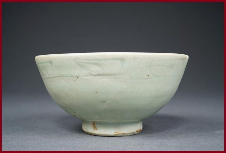 BOL SUR TALON EN GRES PORCELAINEUX A COUVERTE CELADON DE LONGQUAN