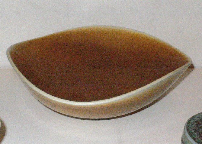 Bonbonnière en grès à corps rond et plat avec son couvercle d'origin