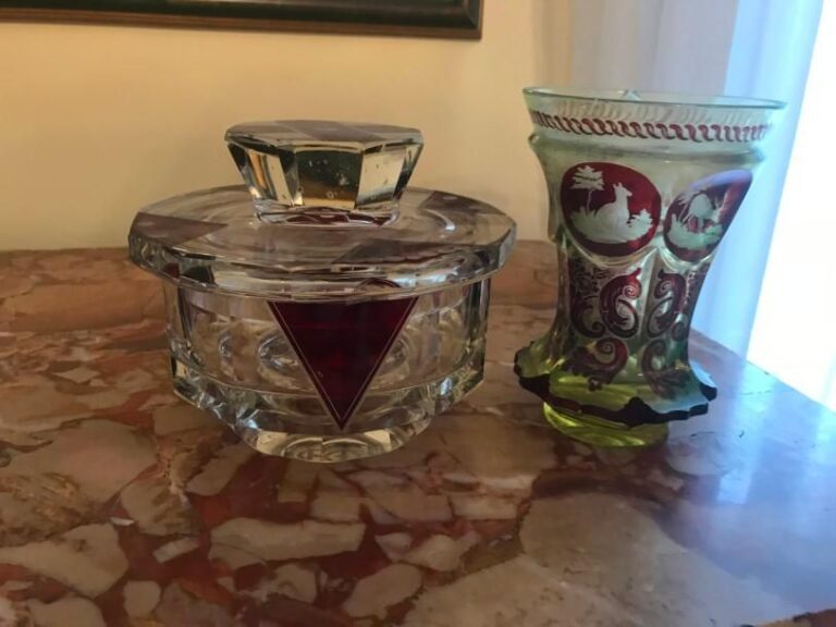 Bonbonnière et vase flacon cristal de bohême