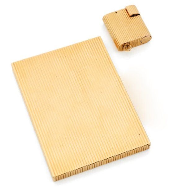 BOUCHERON BOITE A CIGARETTES rectangulaire et BRIQUET en or jaune finement godronn
