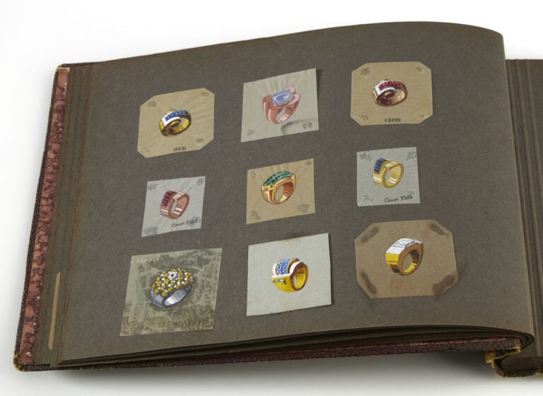 BOUCHERON - CARNET d'une vingtaine de DESSINS originaux gouachés, de bijoux et…