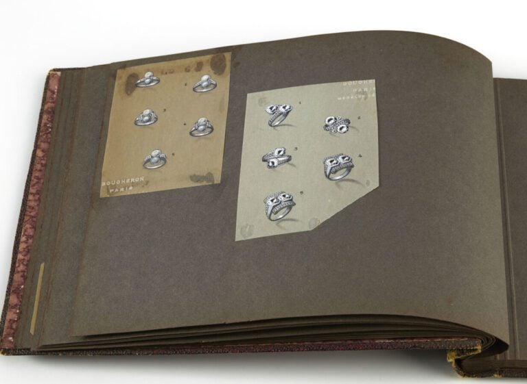 BOUCHERON - CARNET d'une vingtaine de DESSINS originaux gouachés, de bijoux et…