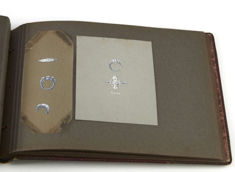 BOUCHERON - CARNET d'une vingtaine de DESSINS originaux gouachés, de bijoux et…