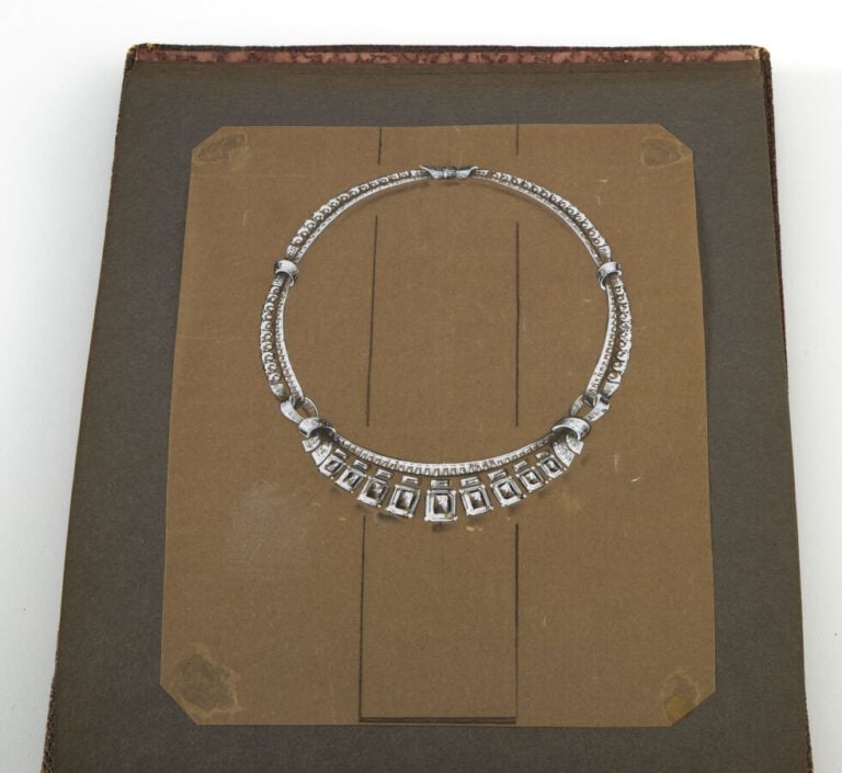 BOUCHERON - CARNET d'une vingtaine de DESSINS originaux gouachés, de bijoux et…