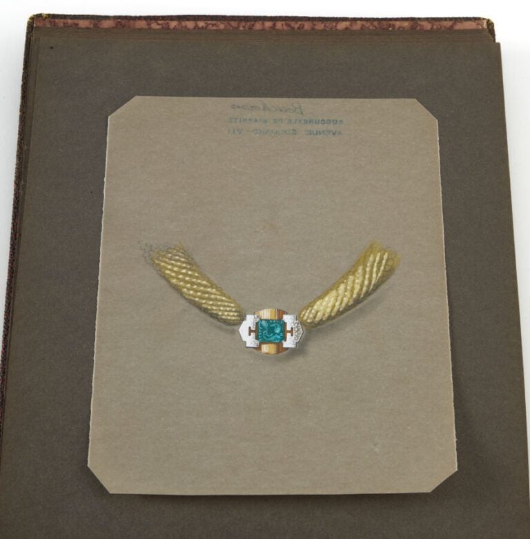 BOUCHERON - CARNET d'une vingtaine de DESSINS originaux gouachés, de bijoux et…
