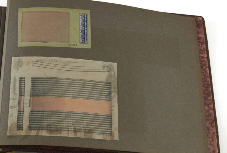 BOUCHERON - CARNET d'une vingtaine de DESSINS originaux gouachés, de bijoux et…
