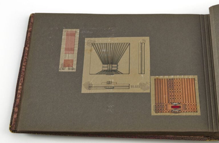 BOUCHERON - CARNET d'une vingtaine de DESSINS originaux gouachés, de bijoux et…