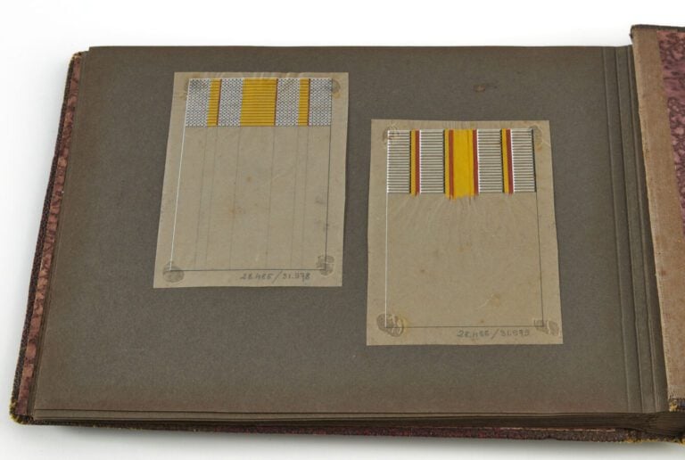 BOUCHERON - CARNET d'une vingtaine de DESSINS originaux gouachés, de bijoux et…