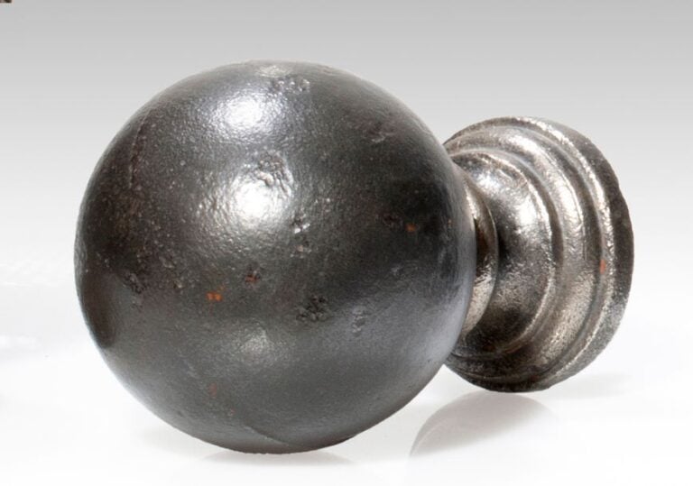 Boule de rampe en font