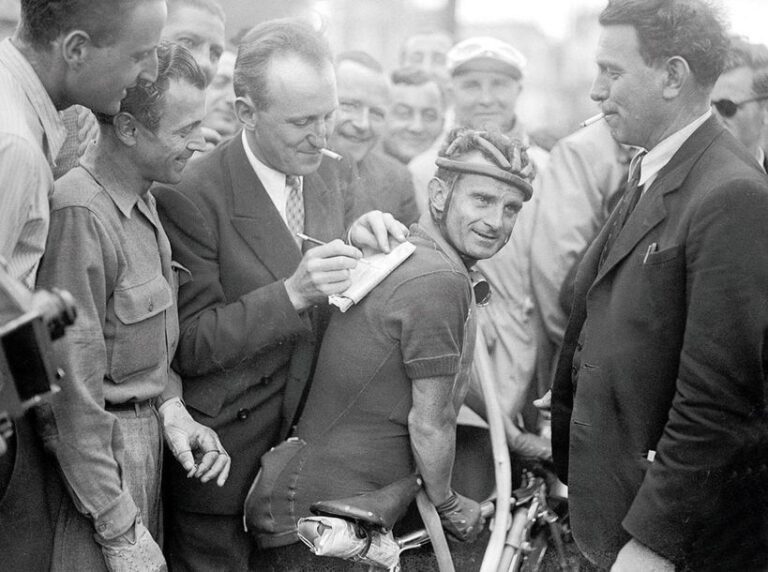 Bourvil et Jean Robic - Tour de France 1948 ©Collections L’Équipe L'Équipe 30 juin 194