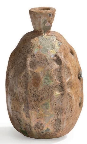 Bouteille à panse ovoïde Verre moulé
